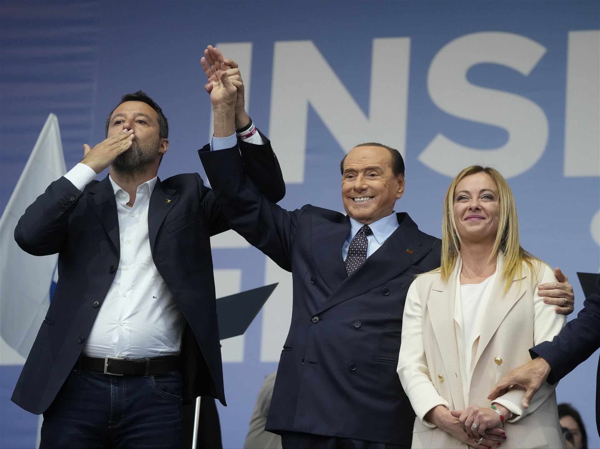 Främlingsfientliga partiet Legas partiledare Matteo Salvini, Forza Italias partiledare Silvio Berlusconi och Giorgia Meloni från Italiens bröder. Foto: Gregorio Borgia/ TT