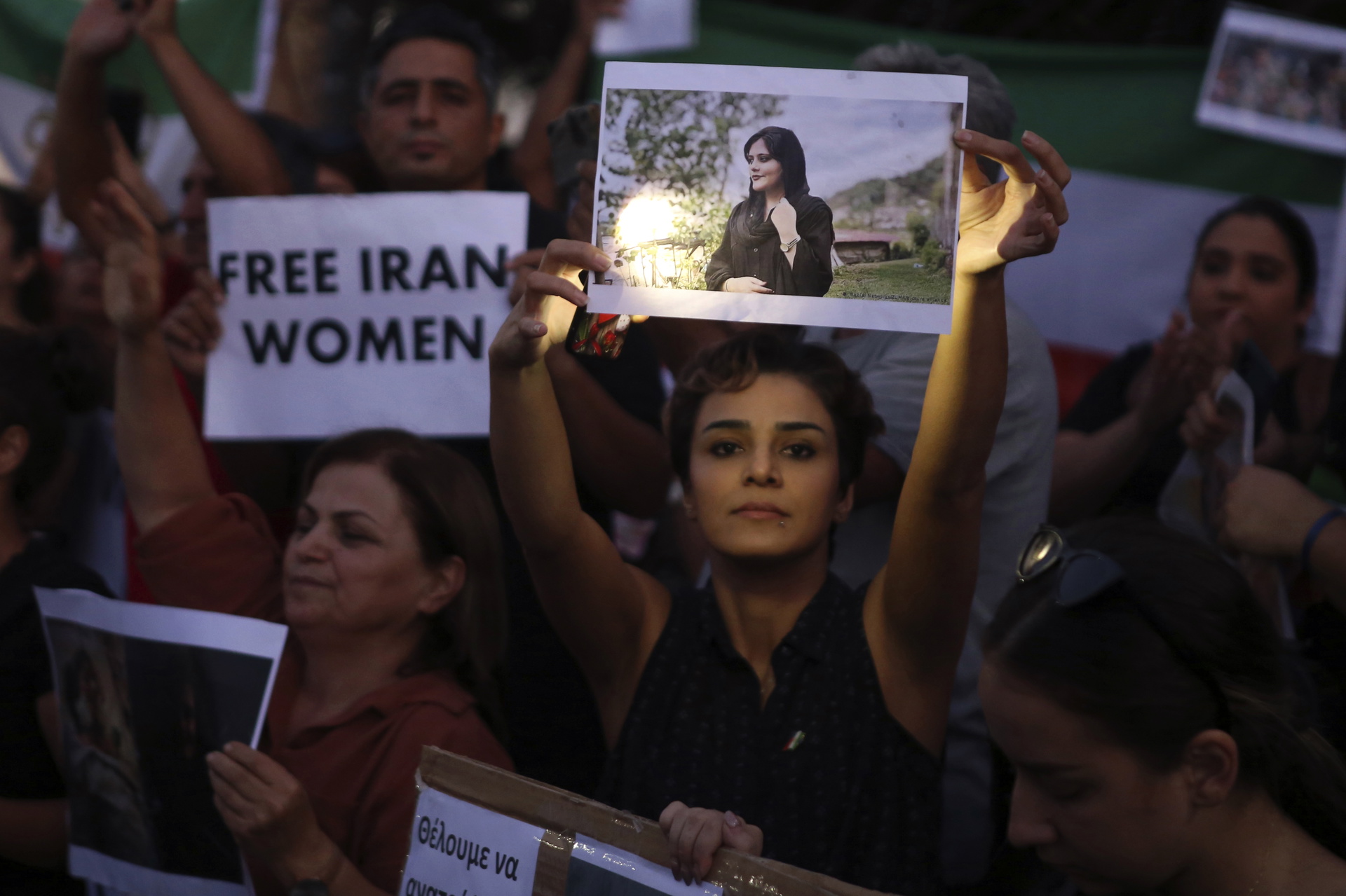 Demonstration på Cypern till stöd för proteströrelsen i Iran. Foto: Philippos Christou/AP/TT