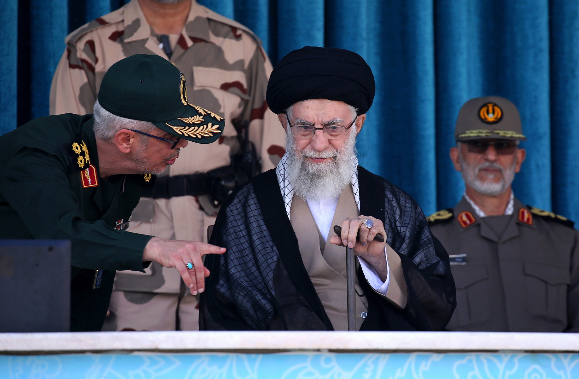 Irans högste ledare ayatolla Khamenei skyller protesterna på USA, Israel och de miljontals exiliranier som tidigare flytt landet. Foto: AP/TT