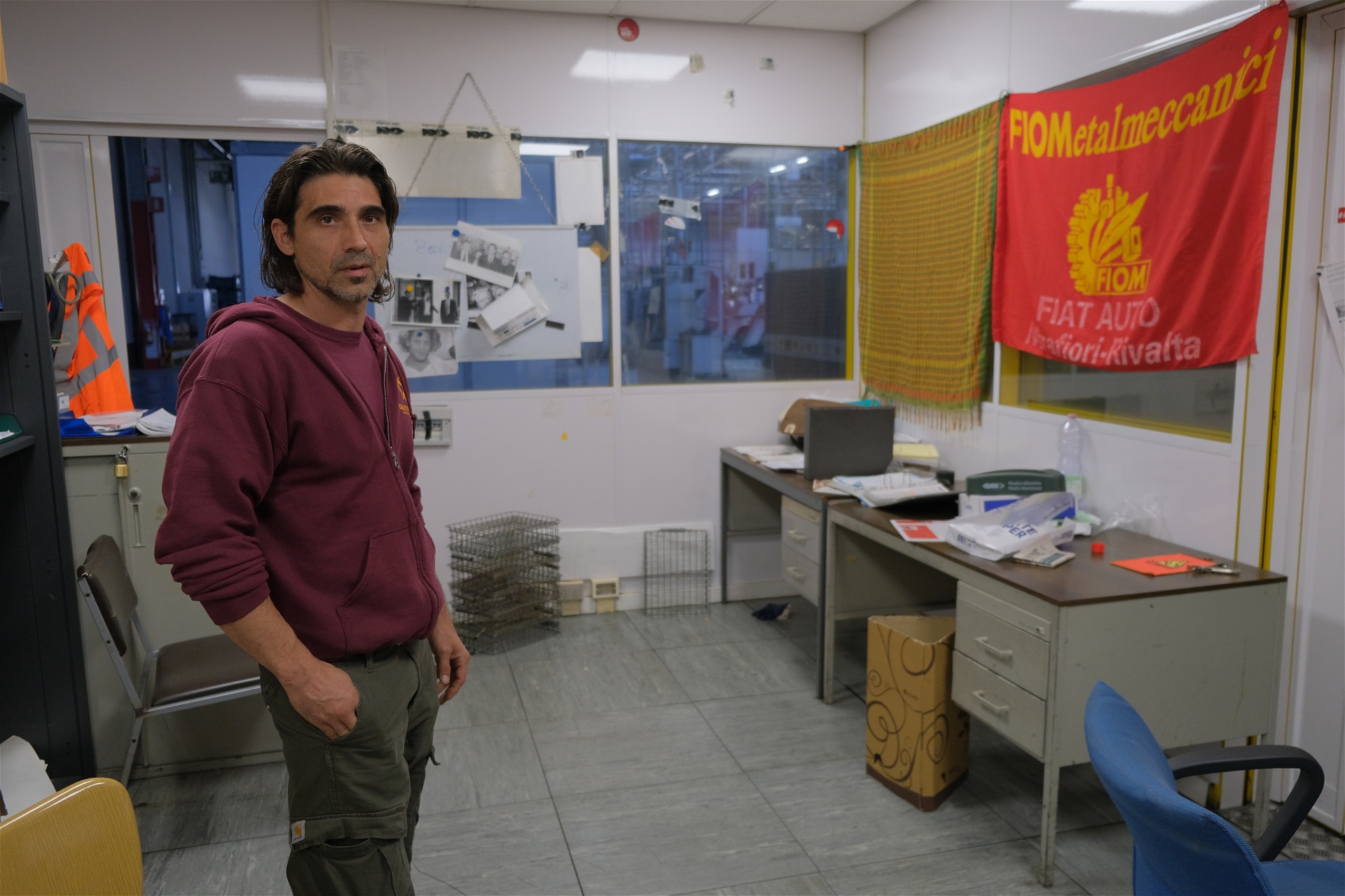 Roberto Spera i den gamla facklokalen, som ligger mitt i fabrikslokalen. Foto: Julia Lindblom