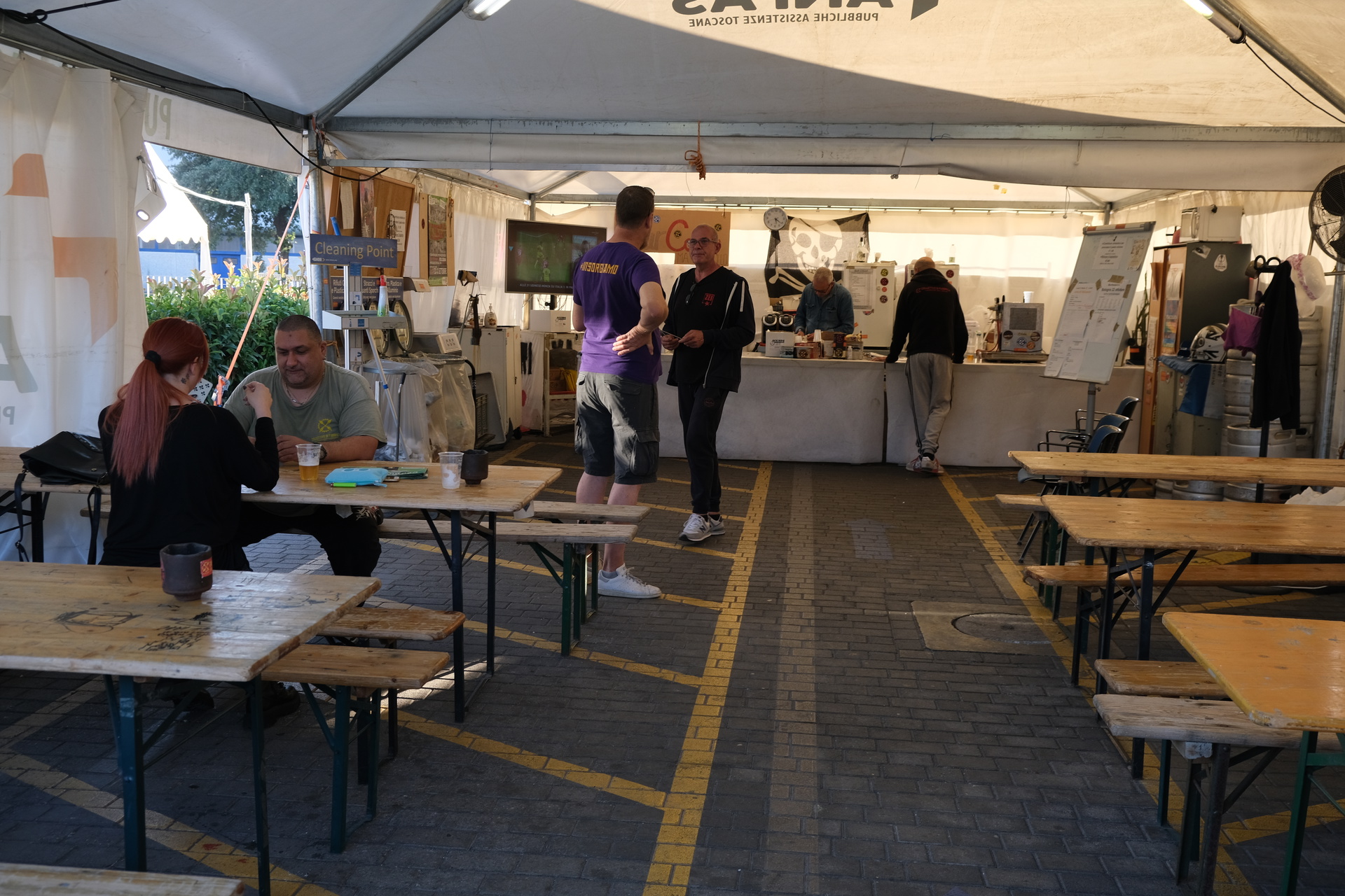 En kafeteria har inretts i anslutning till fabriken som dagligen har öppet för allmänheten. Foto: Julia Lindblom