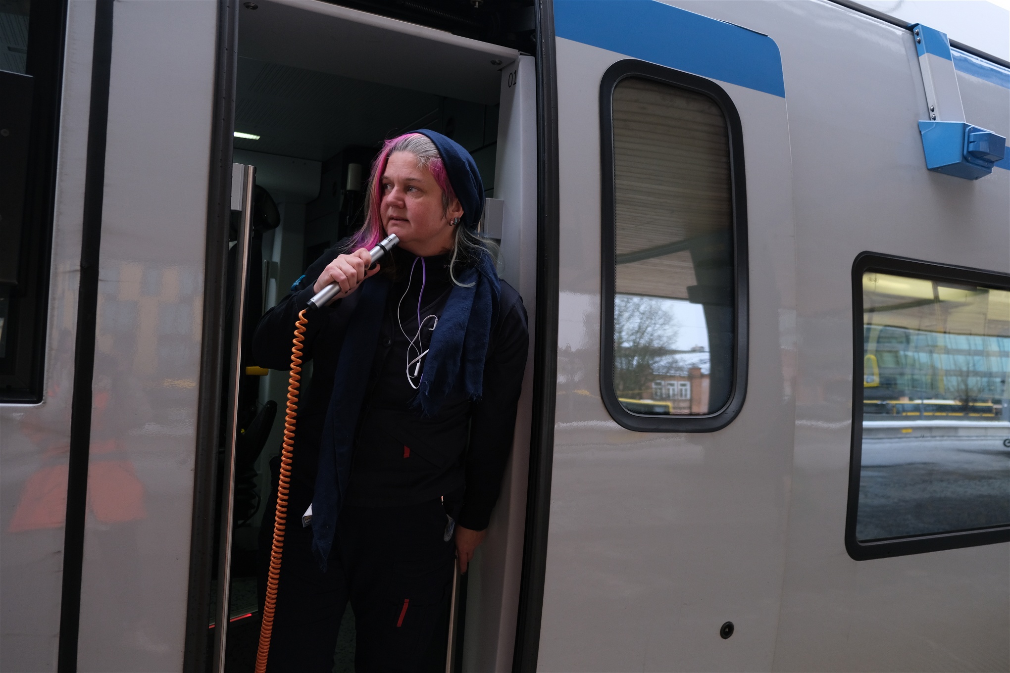 Vid nästan varje station gör Ingela Gustafsson ett utrop. Foto: Julia Lindblom