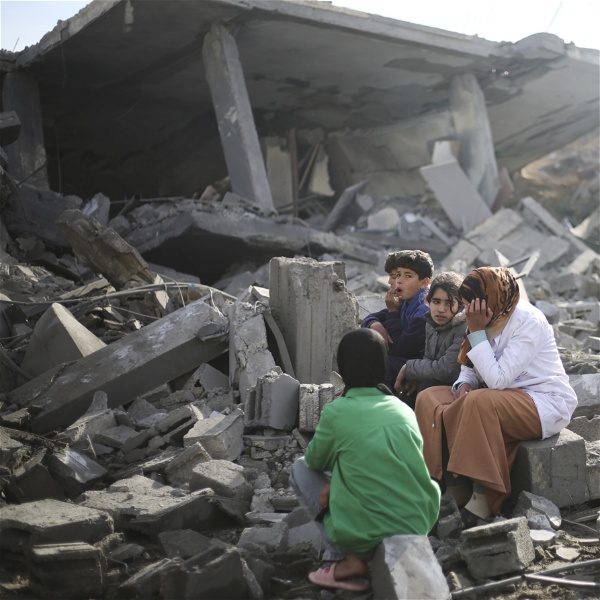 Förstörelse i den palestinska staden Rafah efter den israeliska flygräden.