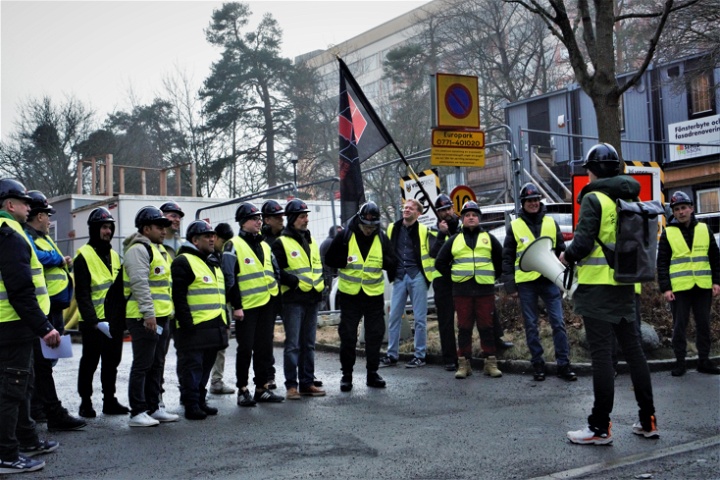 Medlemmar i Solidariska byggare genomför blockad