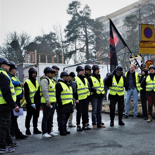 Medlemmar i Solidariska byggare genomför blockad