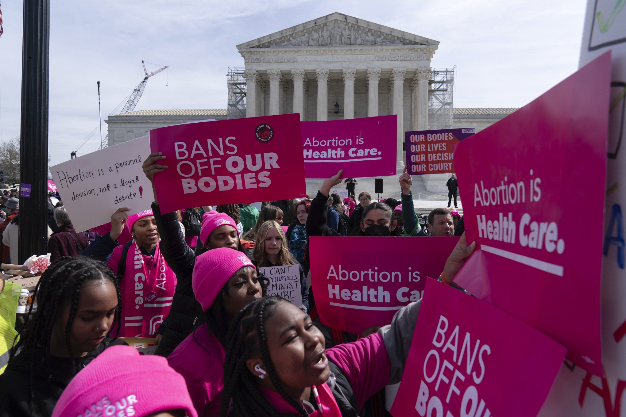 Aborträttsaktivister utanför Högsta domstolen i USA.