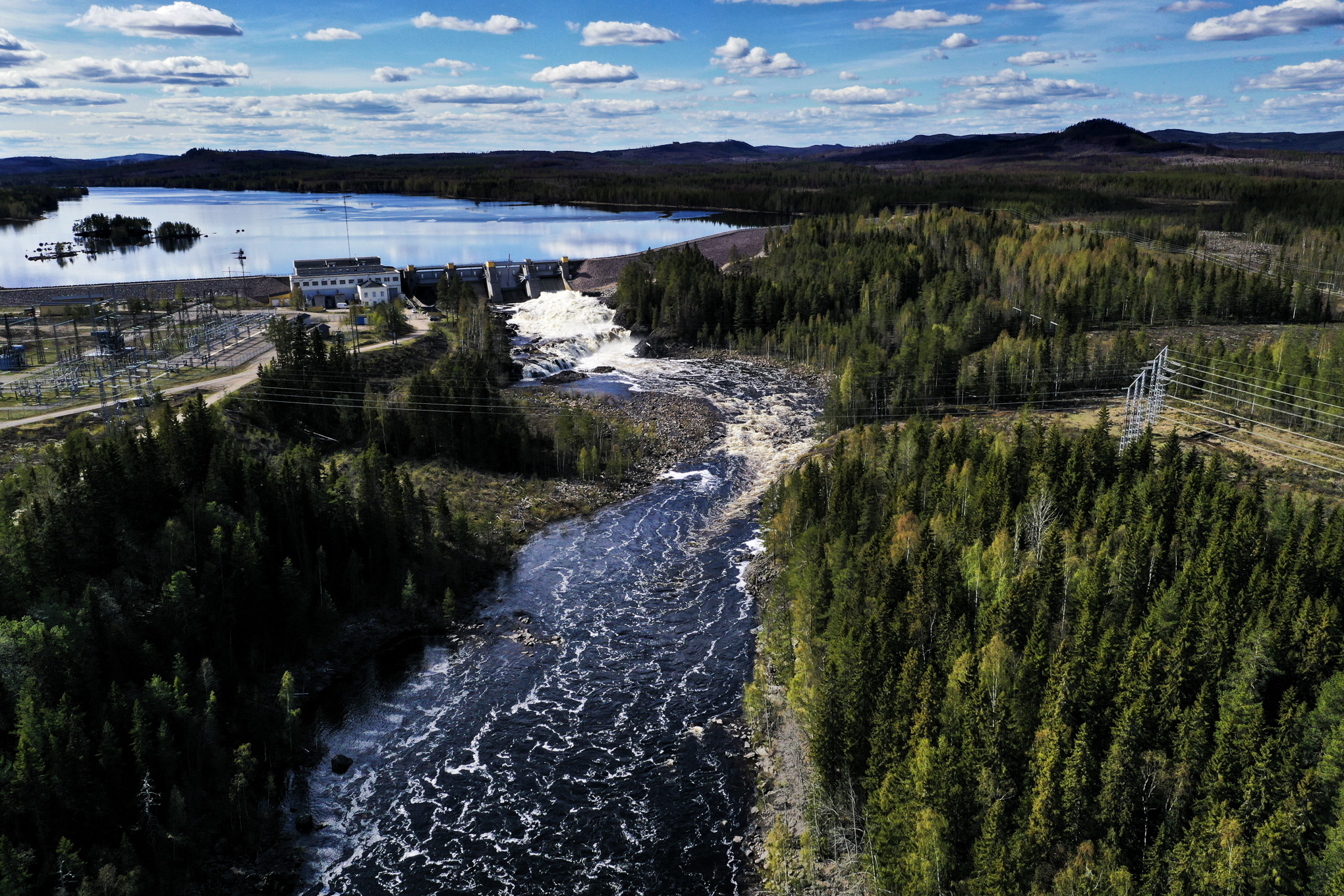 Vattenkraftverket Laforsen utanför Kårböle. Vattnet är en del av Ljusnan.