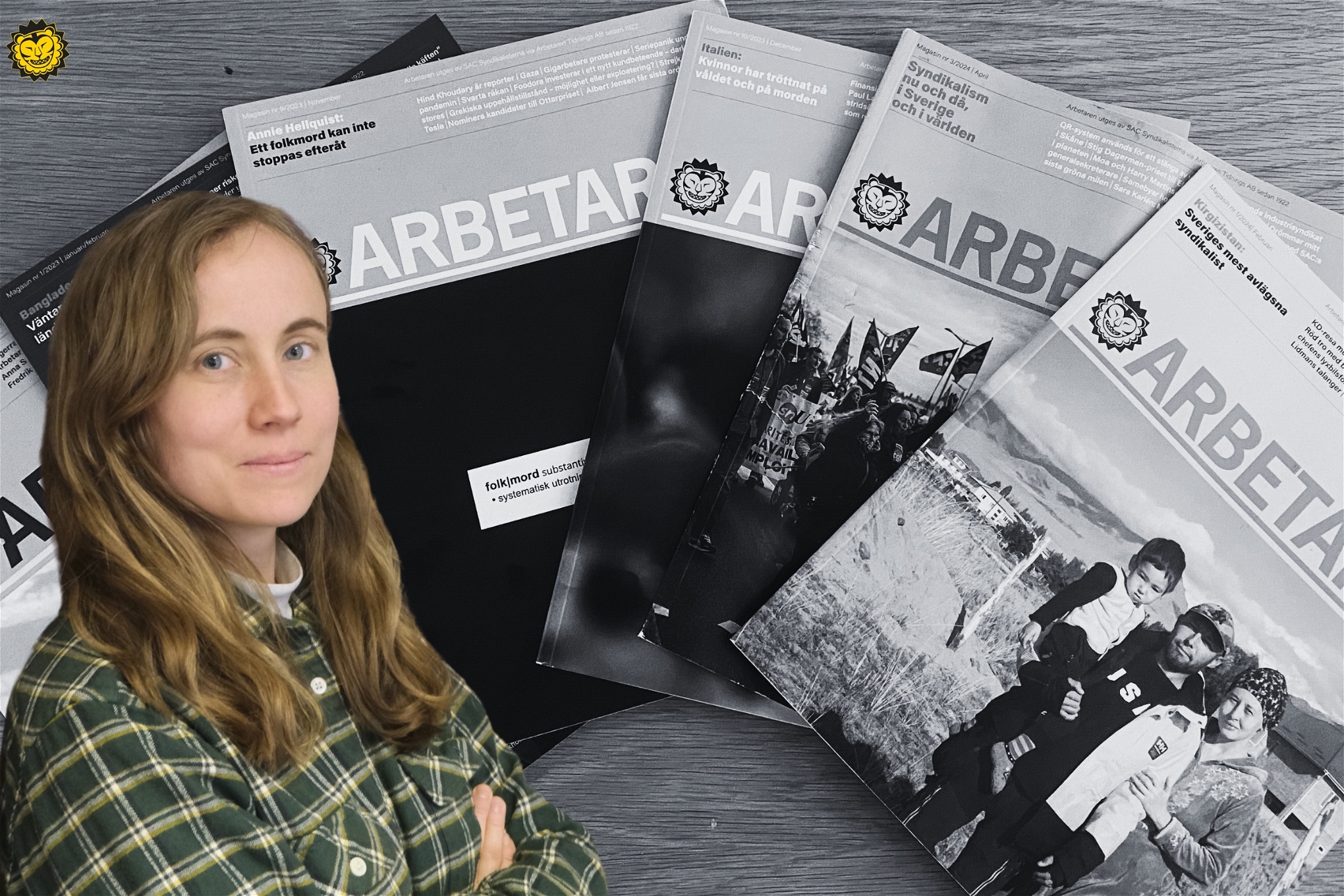 Arbetarens vikarierande chefredaktör Vendela Engström, bakgrund i form av olika nummer av tidningen Arbetaren.