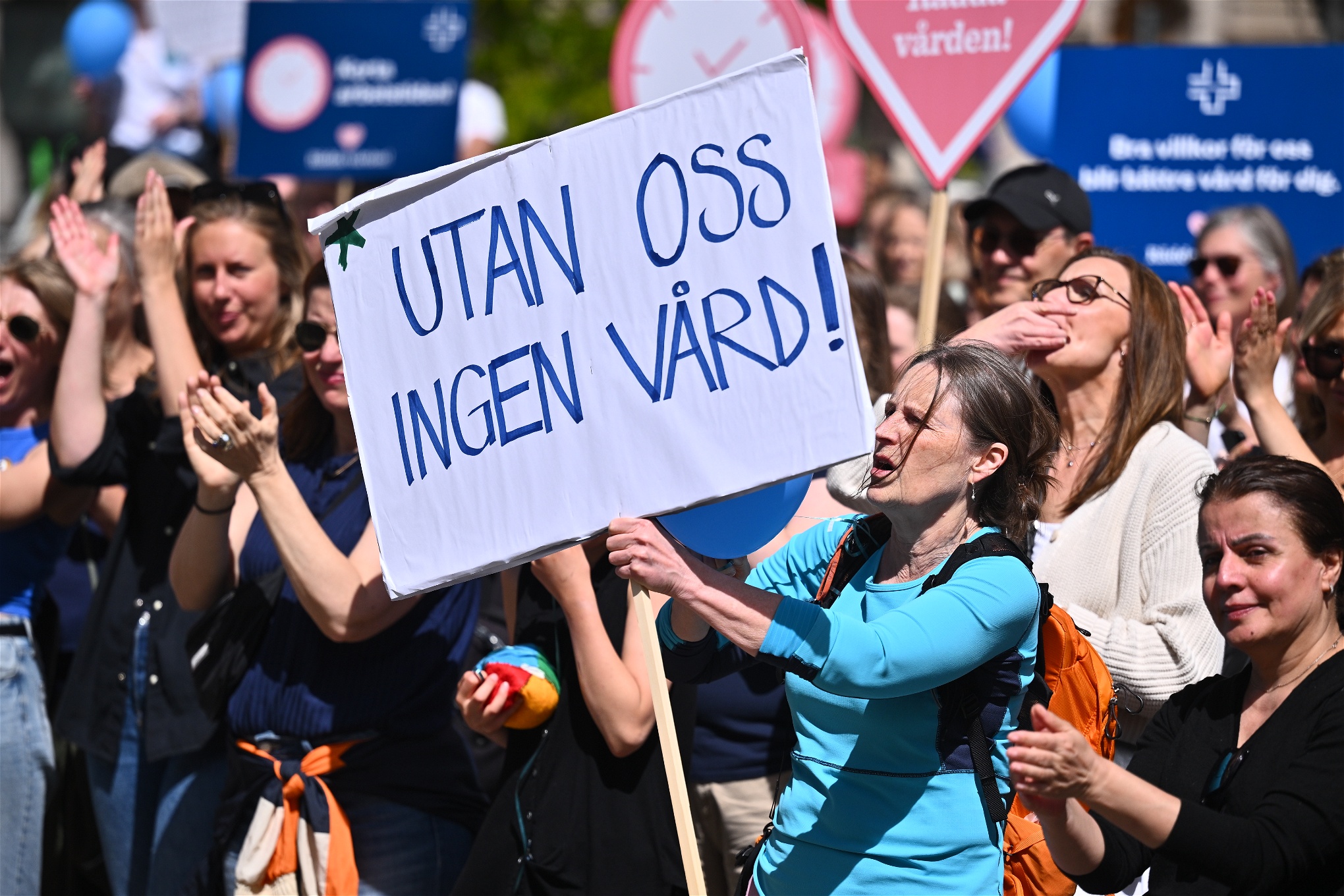 Vårdförbundet höll en manifestation i Stockholm under onsdagen. Man startade på Medborgarplatsen och avslutade på Gustav Adolfs torg.