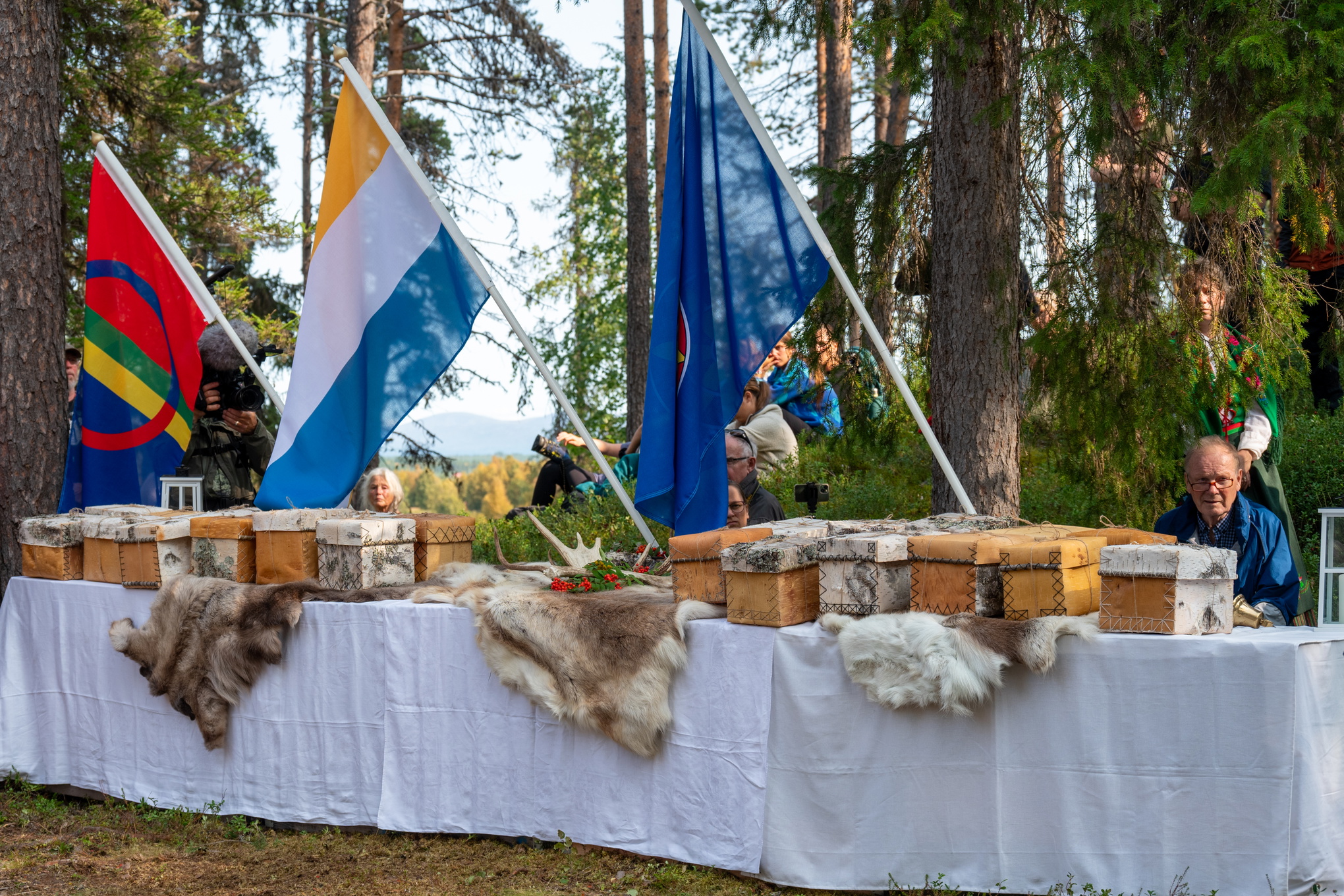 Återbegravning i Akamella ödekyrkogård