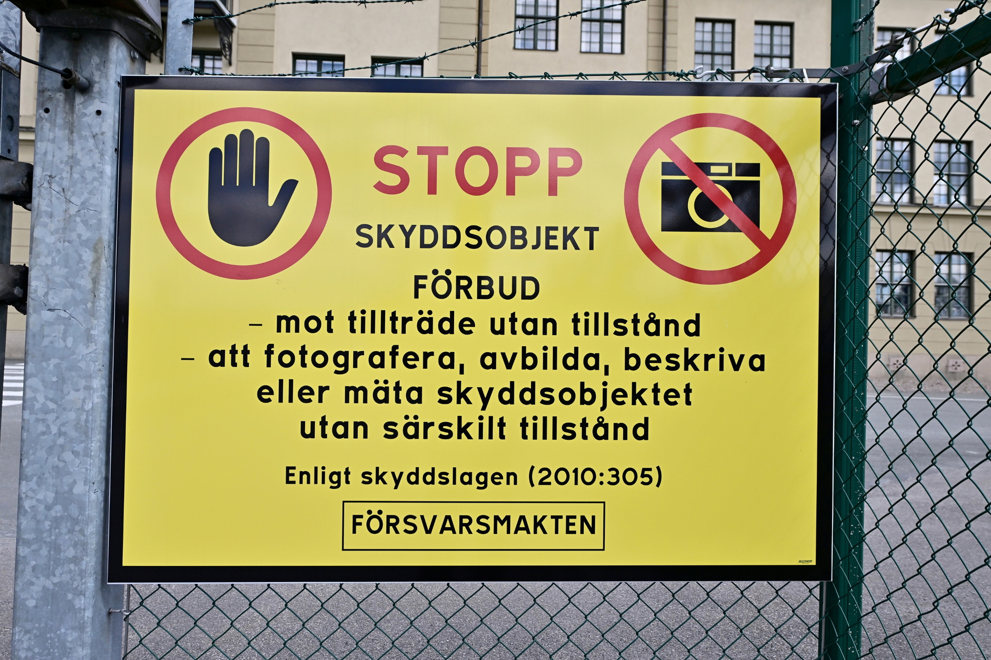 Skylt som informerar om fotoförbud av skyddsobjekt