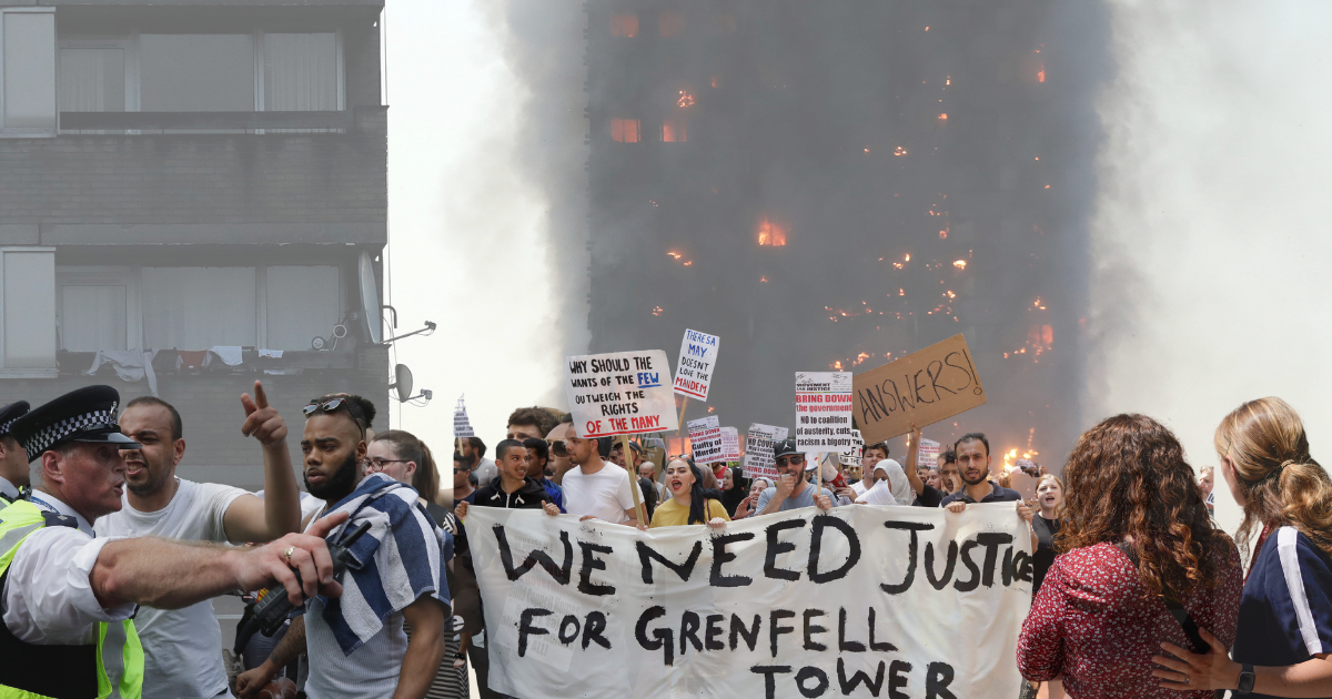 Ilskan är fortfarande stor i London efter brandkatastrofen vid Grenfell Tower sommaren 2017.