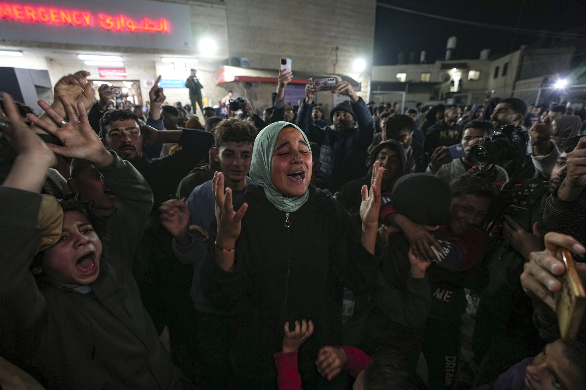 Palestinier i Gaza firar den väntande vapenvilan