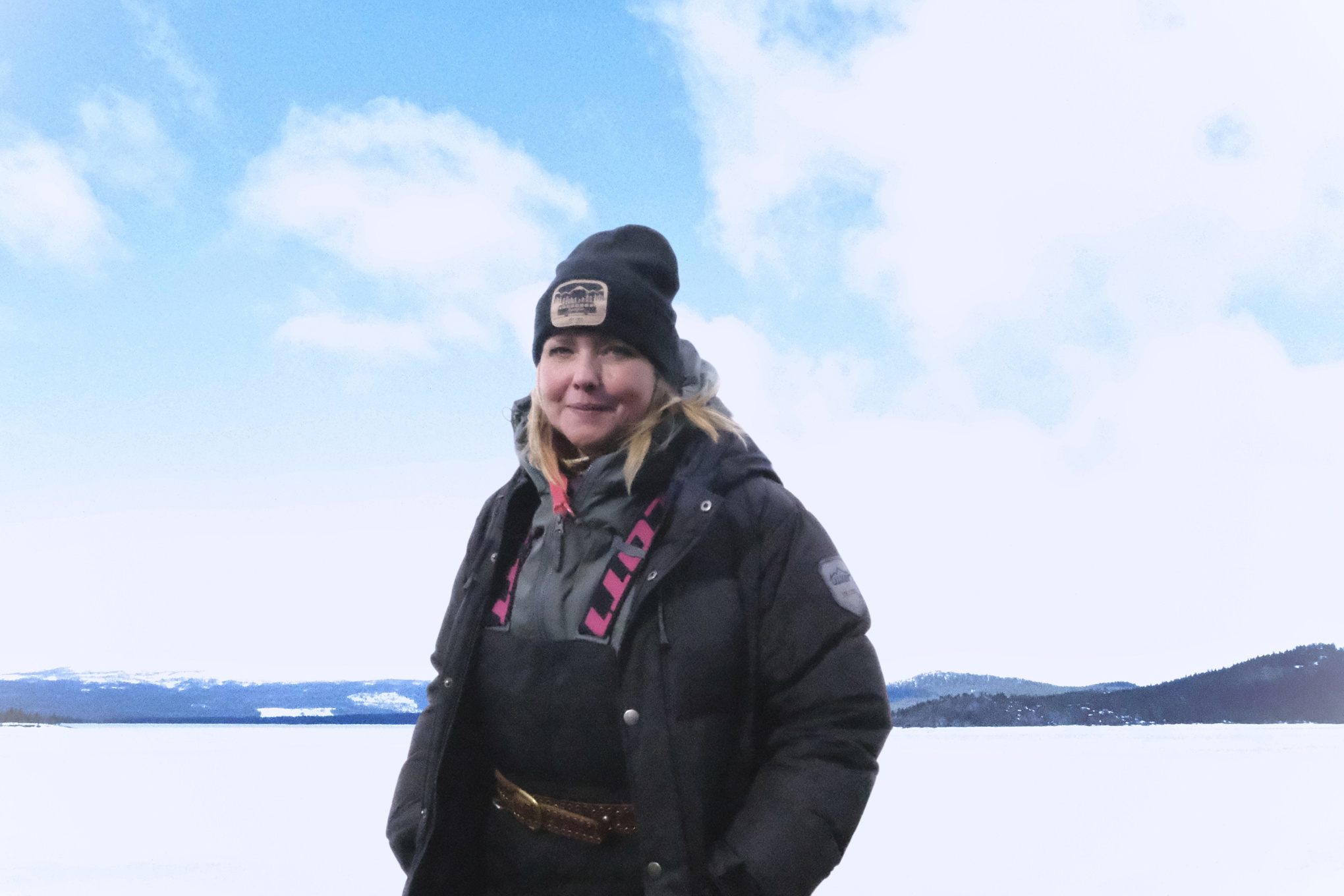 Marie Persson Njajta med det tilltänkta gruvområdet i bakgrunden.