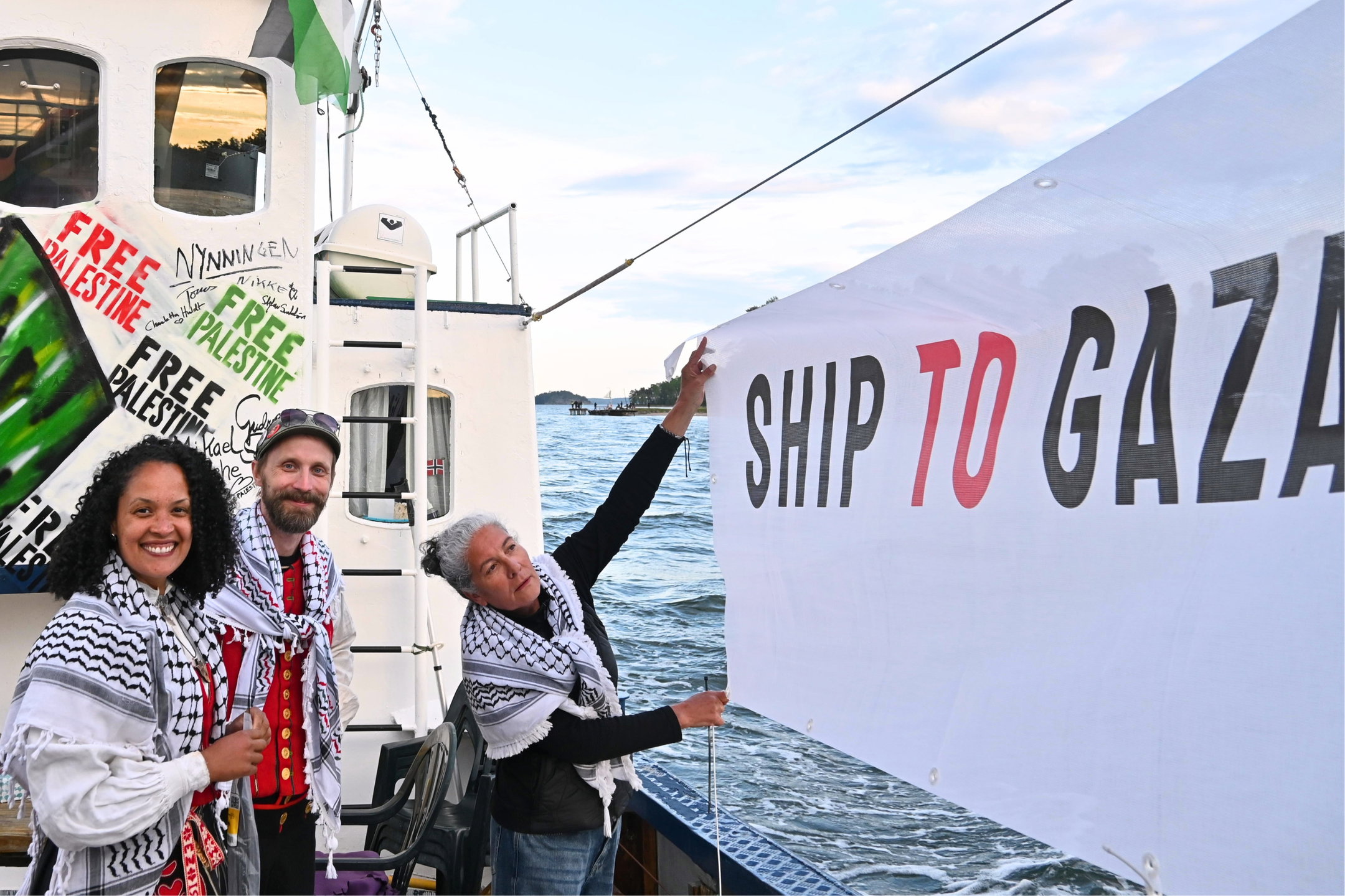 Ship to gaza, Jeanette Escanilla, Henrik Zacco och Manu på båten