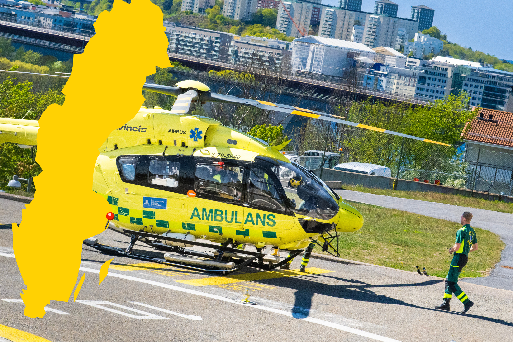 Lastbilschauffören fördes till sjukhus med ambulanshelikopter efter olyckan i Nacka