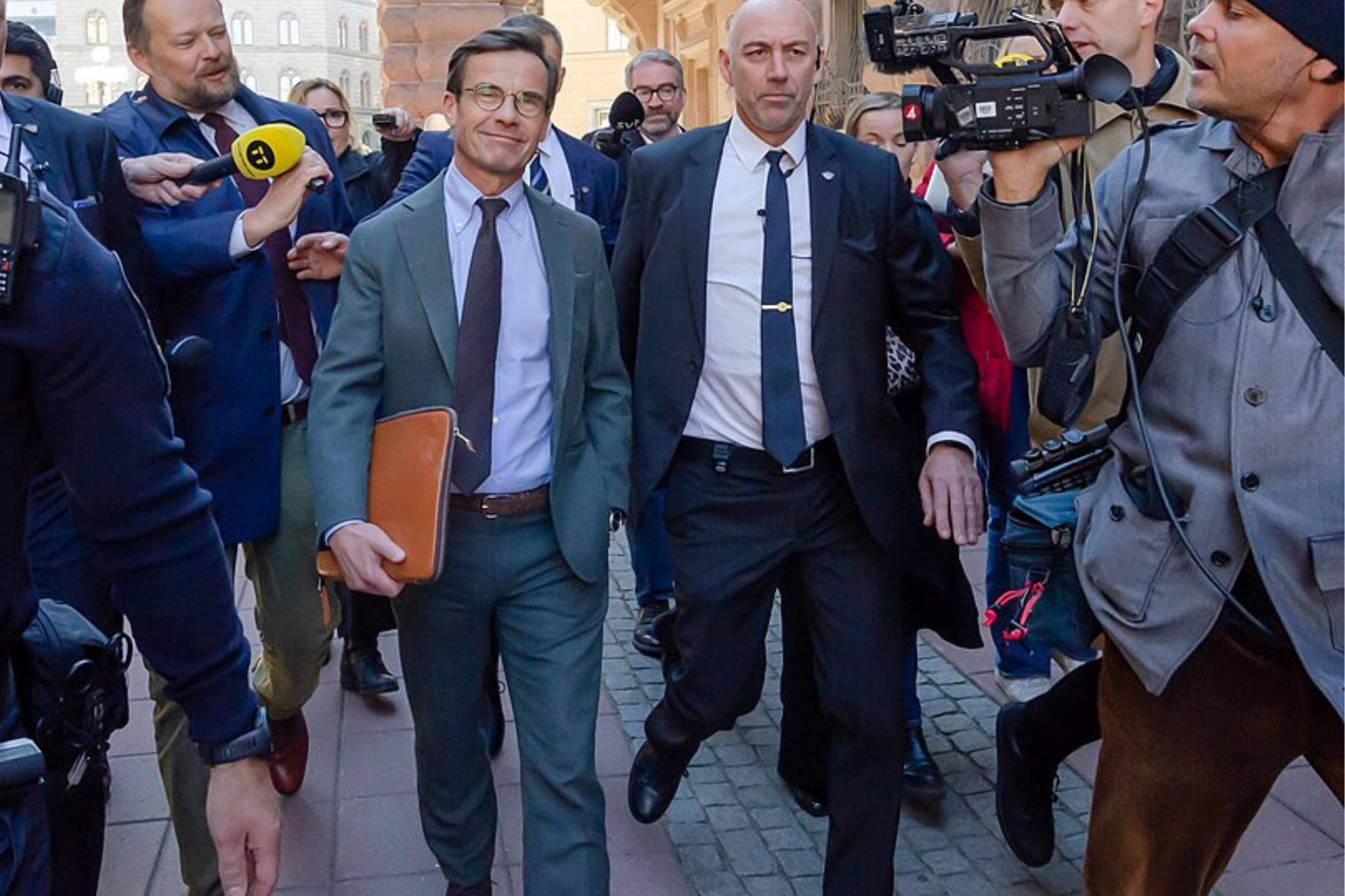 statsminister Ulf Kristersson avgår