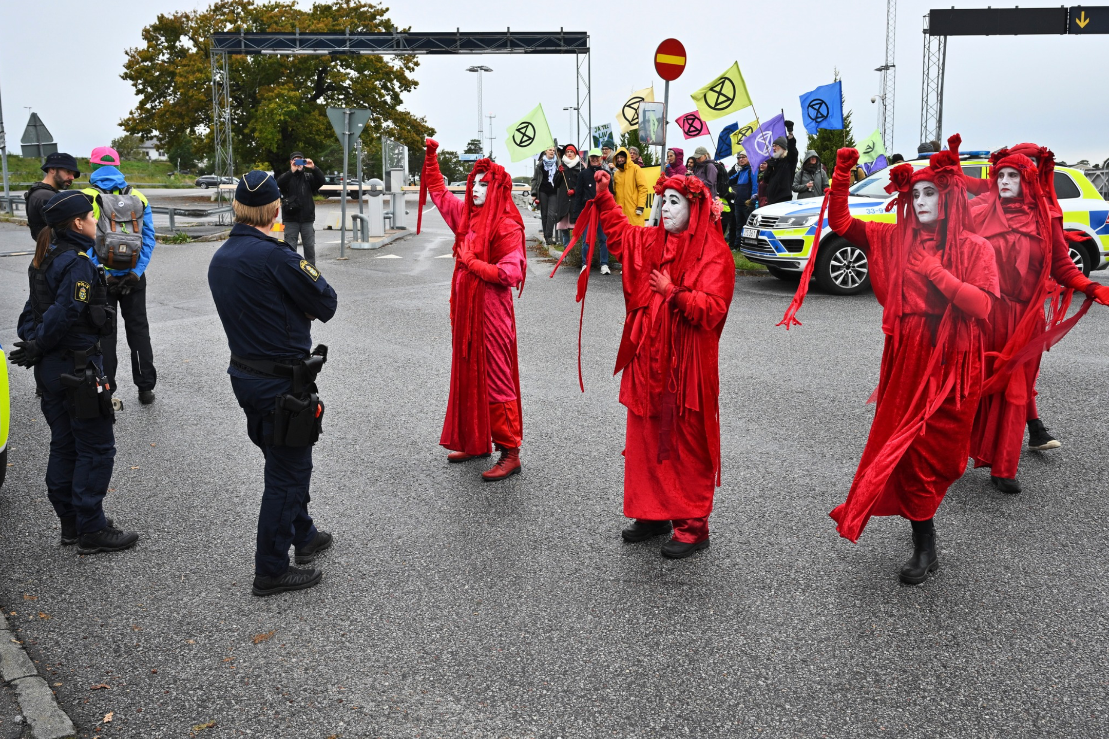 Extinction Rebellion protesterar mot privatflyg på Bromma flygplats i Stockholm